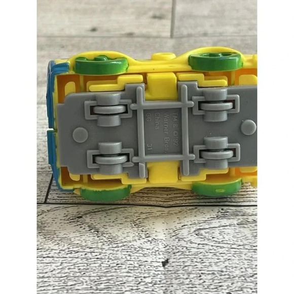 VTG Looney Tunes Quack-Up Car Toy McDonalds 1993 Daffy's Splitting Sportster - Picture 5 of 5